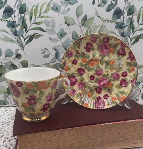 VINTAGE FLORAL TEACUPS